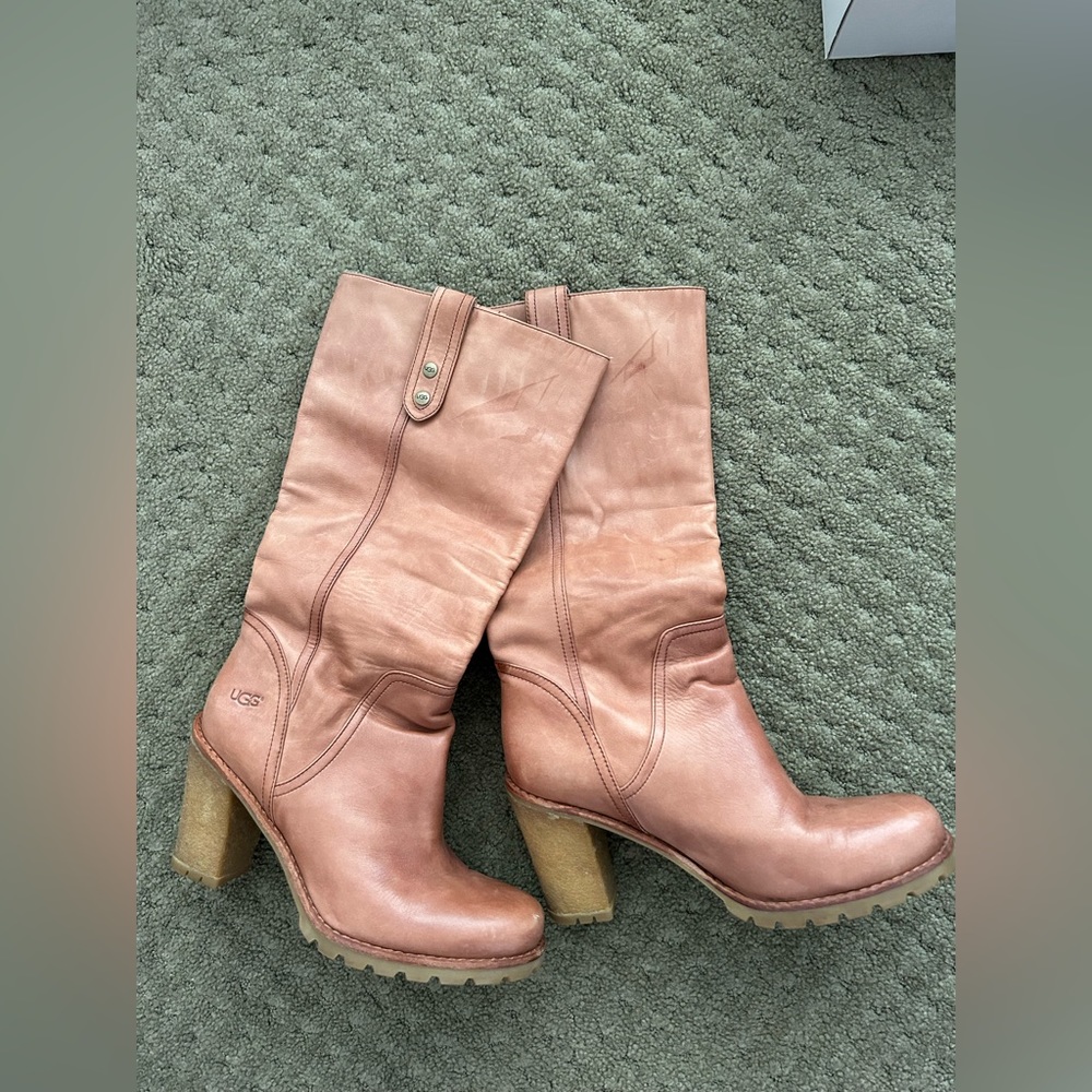 brand new UGG boats size 8,5